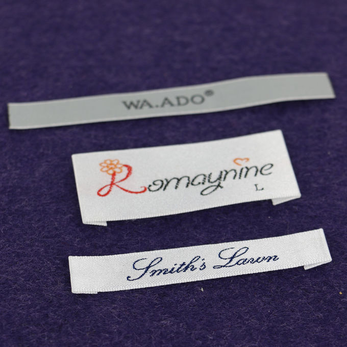 Etiquetas de encargo de la ropa del nombre del algodón privado del logotipo y doblez de centro de las etiquetas