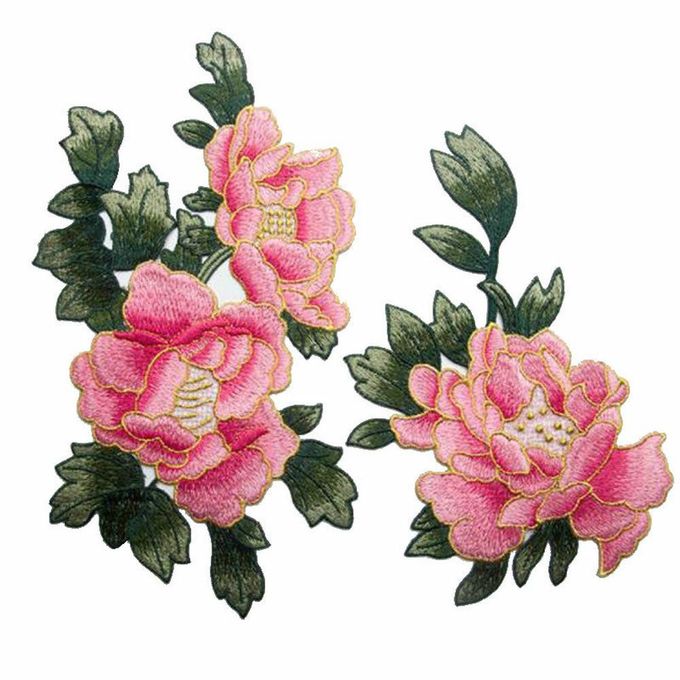 Hierro por encargo del diseño floral en remiendo del bordado de Rose de los remiendos