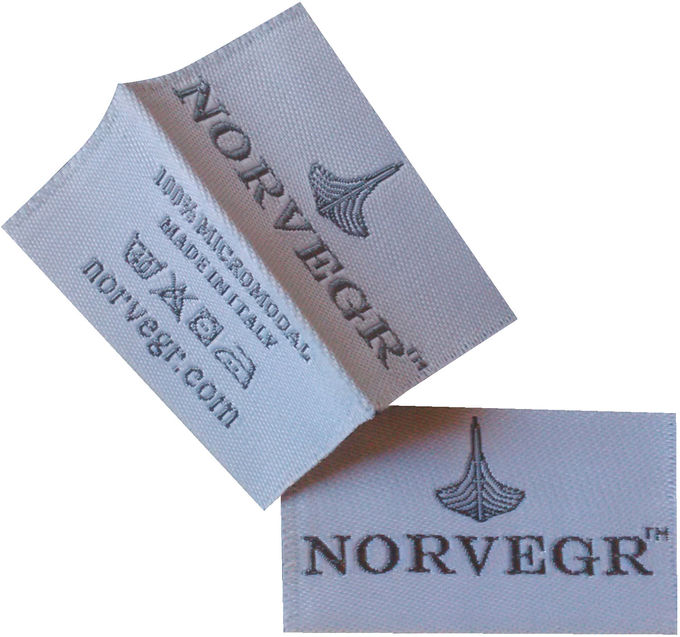 Las etiquetas dobladas extremo de la ropa para el logotipo del nombre de la marca registrada de los bolsos de las mantas cosen encendido